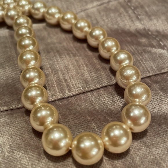 Single Strand Faux Pearls 18” - Picture 1 of 7